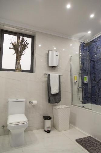 Azure Apartmentにあるバスルーム