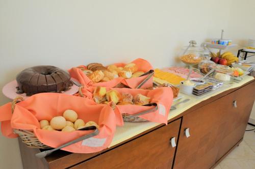 インの敷地内または近くでの食事または食べ物