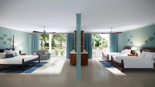 1 dormitorio con 2 camas y sala de estar en Beaches Negril Resort and Spa - All Inclusive en Negril