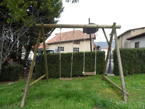 an empty swing set in the yard of a house at Casa El Campu in Infiesto