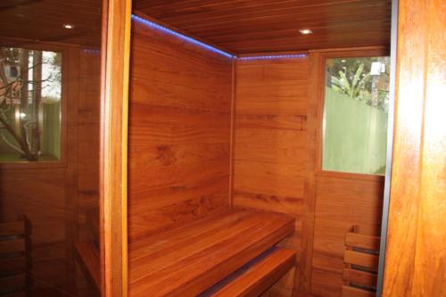 a wooden sauna with a bench in it at Posada Sueños De Verano in Florianópolis