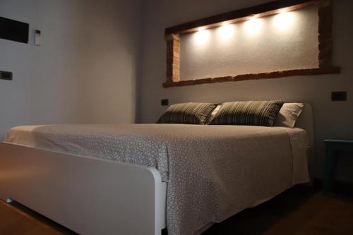 a bedroom with a bed with a mirror on the wall at Bed & Breakfast 1906 in San Martino In Strada