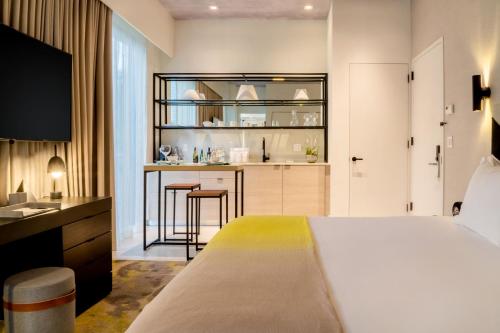 a hotel room with a bed and a kitchen at Hyde Suites Midtown Miami in Miami