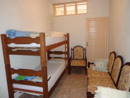 a room with three bunk beds and a window at Casa Serra da Canastra - Chicó in São Roque de Minas