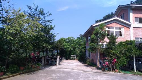 Taman di luar Zuo An Hostel