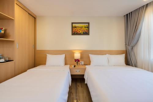 Postel nebo postele na pokoji v ubytování The Swan Nha Trang Hotel