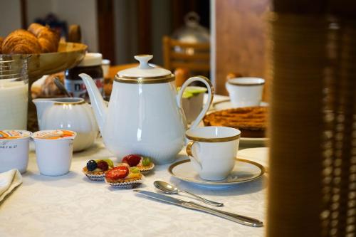 a table with cups of tea and muffins on it at b&b Antiche Pietre in Bollengo