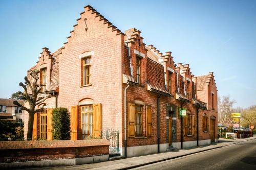 a brick building on the side of a street at B&B Ter Vesten in Ypres