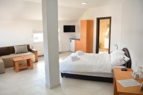 Postel nebo postele na pokoji v ubytování Deltix Apartments