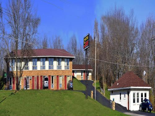 a building on a hill with a sign in front of it at Canton Inn By OYO in Canton