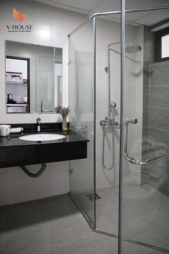 Bilik mandi di V House 6 Serviced Apartment