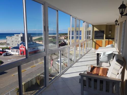 Un balcón o terraza de Main Beach Penthouse