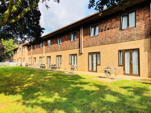 a brick building with bikes parked outside of it at Stoneleigh Park Lodge in Leamington Spa