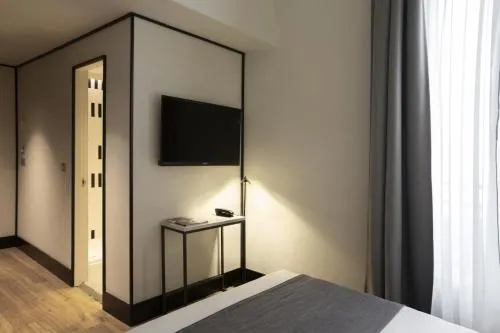 ICON Embassy photo 32