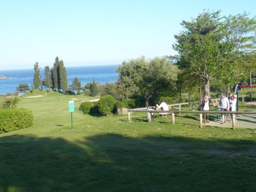 Photo de la galerie de l'établissement Cap Esterel place des pecheurs, à Agay