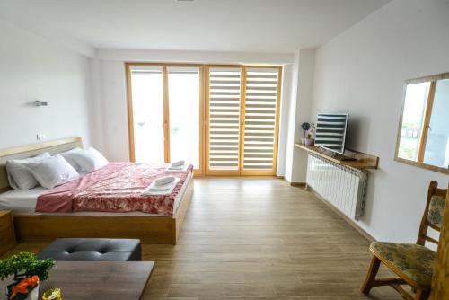 Postel nebo postele na pokoji v ubytování Papa Apartments