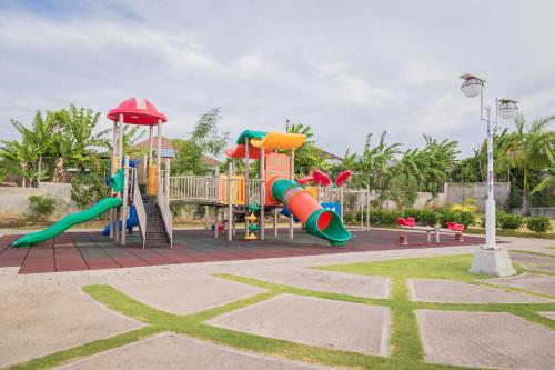 Zona de juegos infantil en Ocho Rios Under The Palms II