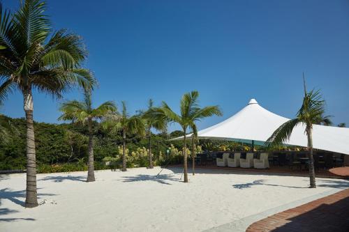 Gambar di galeri bagi First Group Breakers Resort - Official di Durban