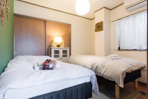 Ліжко або ліжка в номері Ogi-Ohashi Apartment