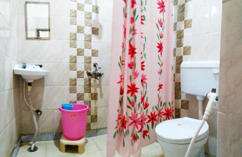 a bathroom with a toilet and a sink at Su- Koon Homestay in Agra