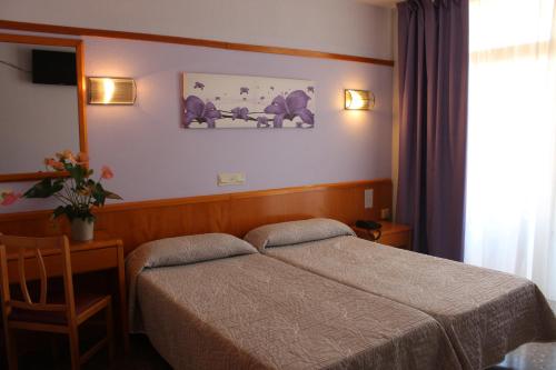 Posteľ alebo postele v izbe v ubytovaní Hotel Esplendid
