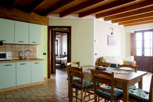 a kitchen and dining room with a table and chairs at Corte Fattori in Monzambano