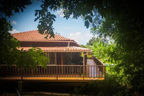 El edificio en el que está la posada
