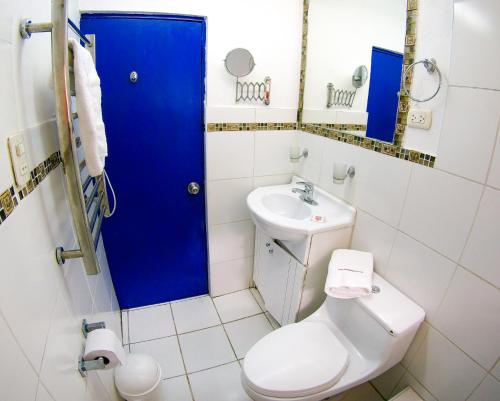 Un baño de Flying Dog Hostel Cusco