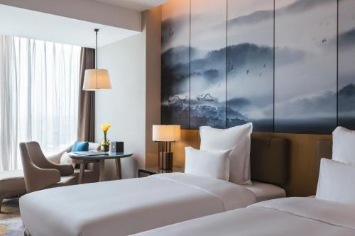 Säng eller sängar i ett rum på Pullman Fuzhou Tahoe