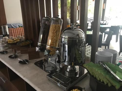 a kitchen counter with a blender on a counter top at Surya Kencana Seaside Hotel in Pangandaran
