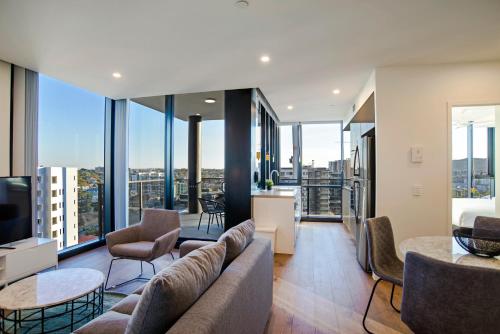 Χώρος καθιστικού στο Atlas Apartments by CLLIX