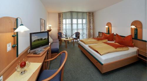Кровать или кровати в номере Hotel Landgasthof Hohenauer Hof