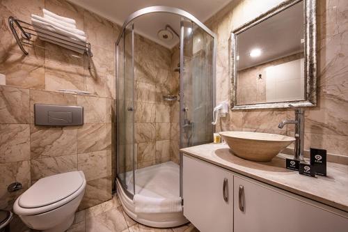 Koupelna v ubytování Asia Business Suites