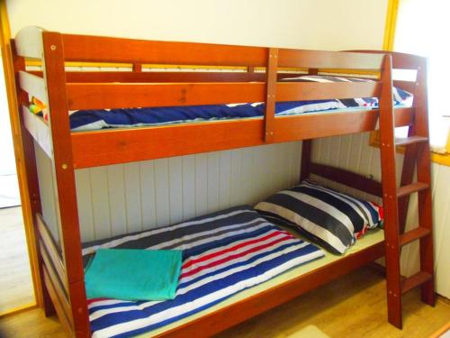 Ένα ή περισσότερα κρεβάτια σε δωμάτιο στο Hovirag apartman 1