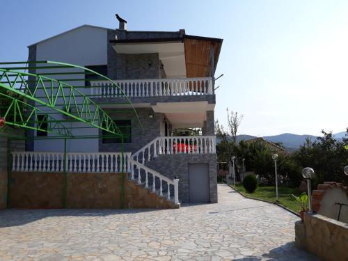 Guest House Xhuljon