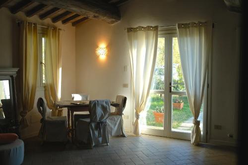 a dining room with a table and a large window at Villino Il Paduletto in Casa Paduletto