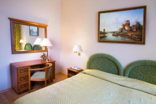 En eller flere senge i et værelse på Domus Hotel-1