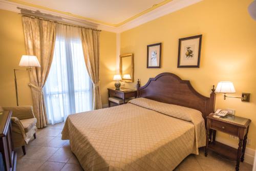 Ένα ή περισσότερα κρεβάτια σε δωμάτιο στο Villa Daphne