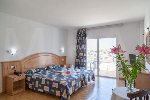 Un pat sau paturi într-o cameră la Hotel Casa del Sol