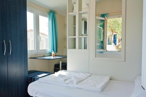 Krevet ili kreveti u jedinici u objektu Mobile Homes Camping Kovačine