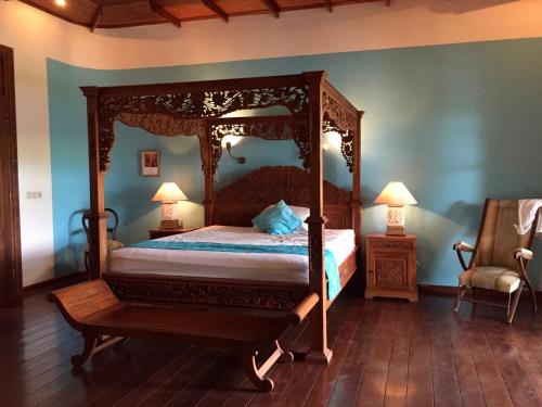 Postel nebo postele na pokoji v ubytování Gunung Paradis Retreat