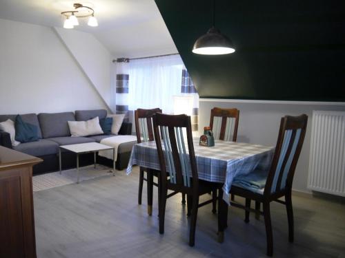 a living room with a table and chairs and a couch at Kunst und Meer in Varel
