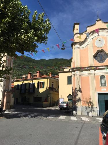 Edificio en el que se encuentra el hostal o pensión