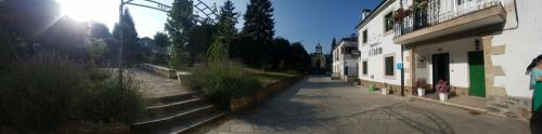 an empty street with a building and a building at Guest House El Padrino in Portomarin
