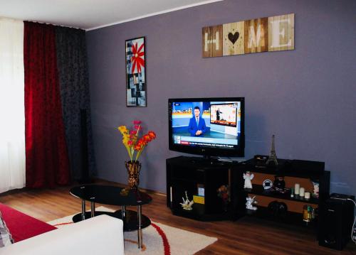 TV/trung tâm giải trí tại 3-Room Delta Modern Residence