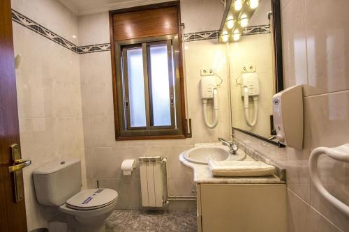 a bathroom with a toilet and a sink at Casa De Vacaciones "CAL VIVES" in Canyelles