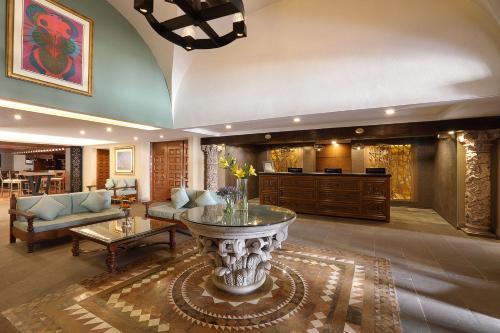 a living room with a couch and a table at Emporio Zacatecas in Zacatecas