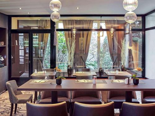 Ein Restaurant oder anderes Speiselokal in der Unterkunft Mercure Tour Eiffel Grenelle 