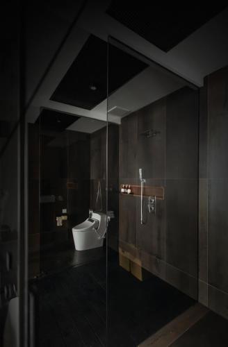 Ein Badezimmer in der Unterkunft Zhangjiajie Song Boutique B & B - Zhangjiajie National Forest Park Wulingyuan