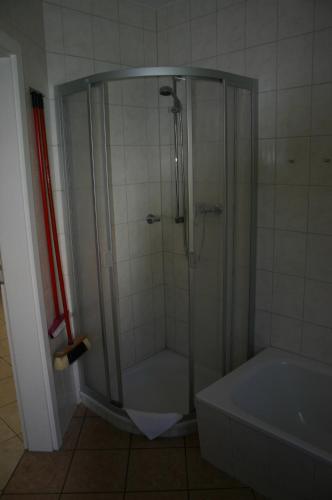a bathroom with a shower with a tub and a shower at Haus Galerie EG in Karlshagen